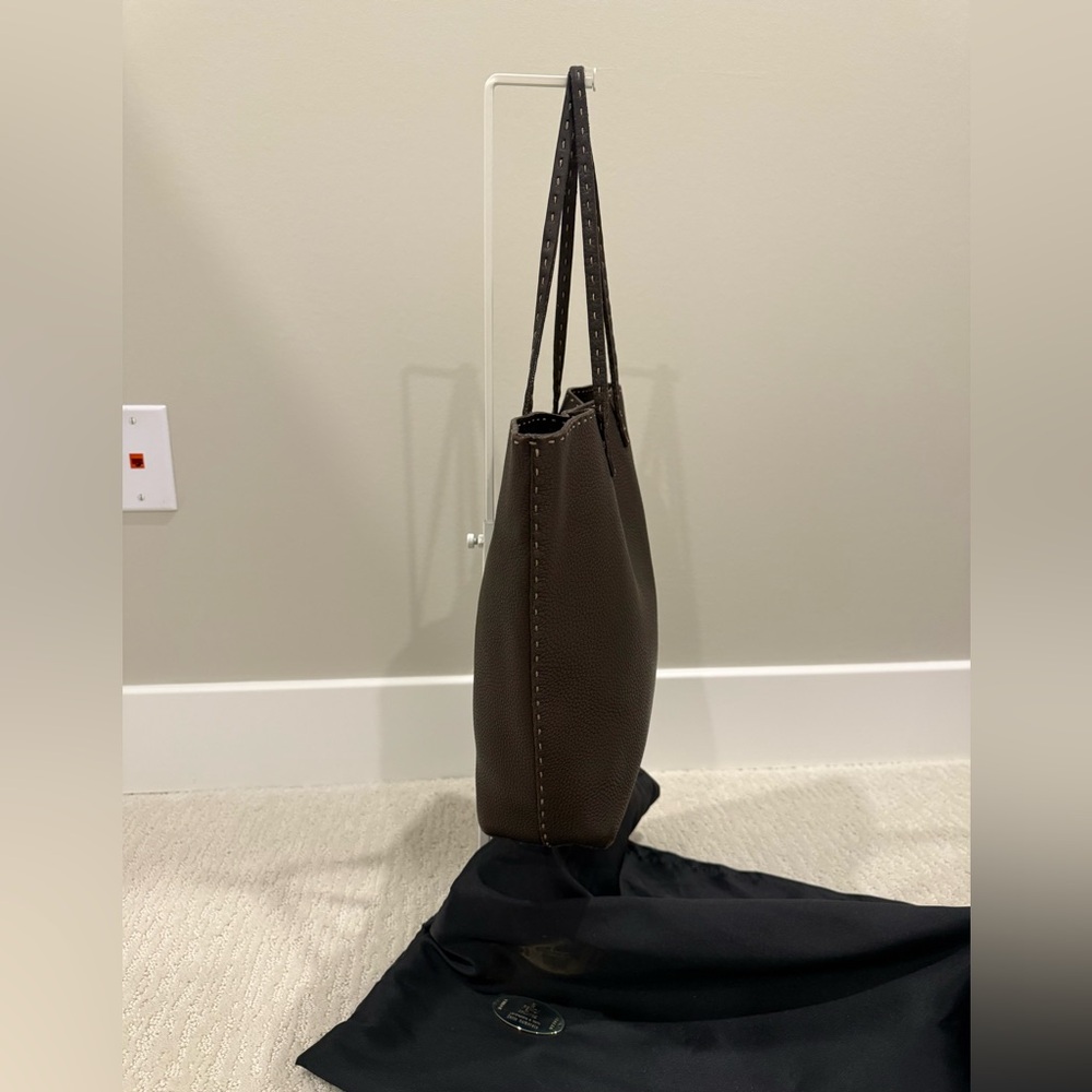Fendi Selleria Brown pebbled leather tote with dust bag - Picture 4 of 16